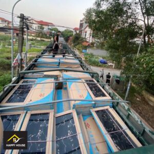 Gạch ốp lát bậc cầu thang xe hàng vận chuyển - Tổng kho gạch ốp lát Hà Nội Happyhouse