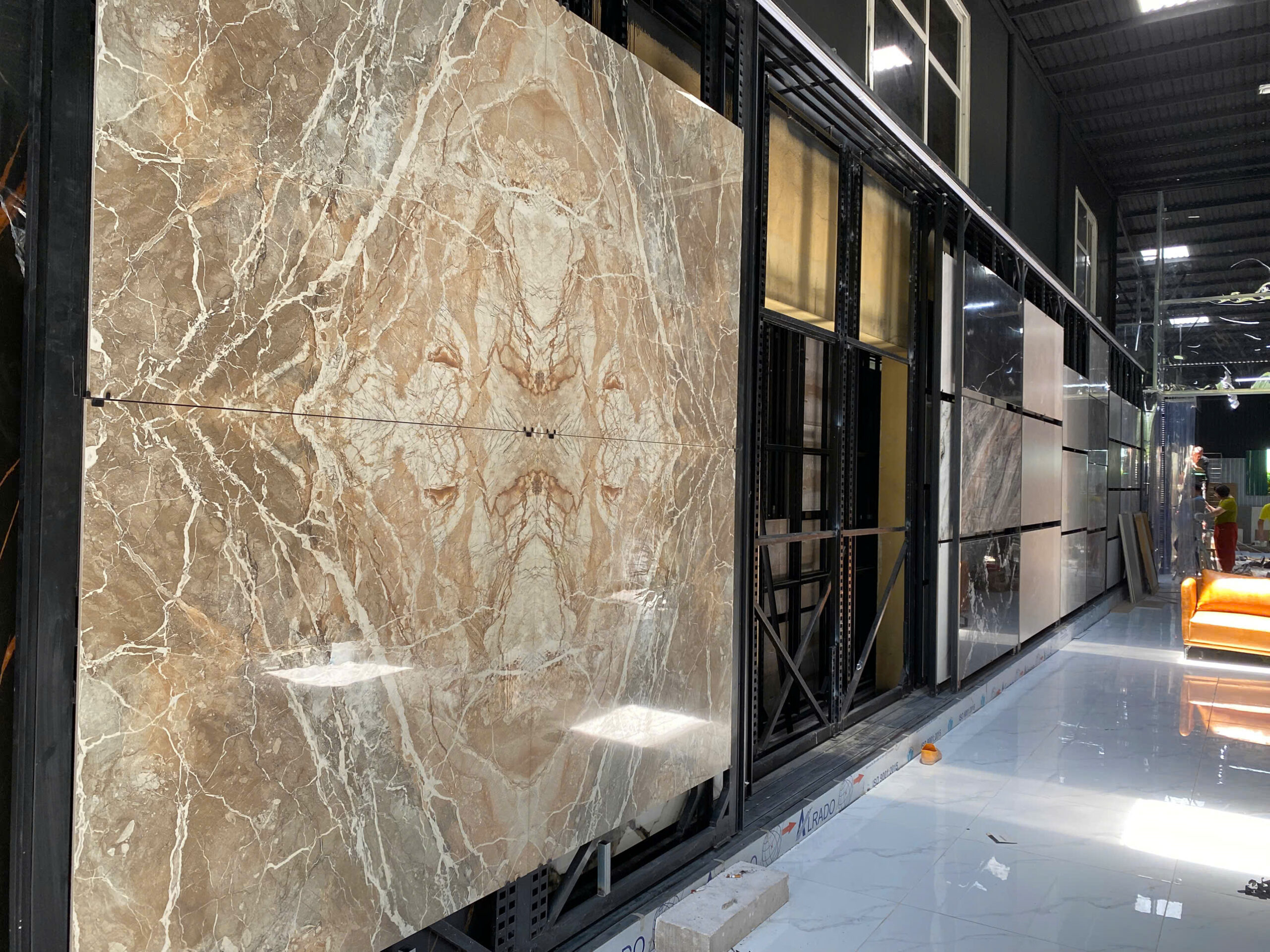  HappyHouse – Tổng kho gạch lát nền Trung Quốc tại Hà Nội, nơi bạn tìm thấy mọi xu hướng mới nhất.