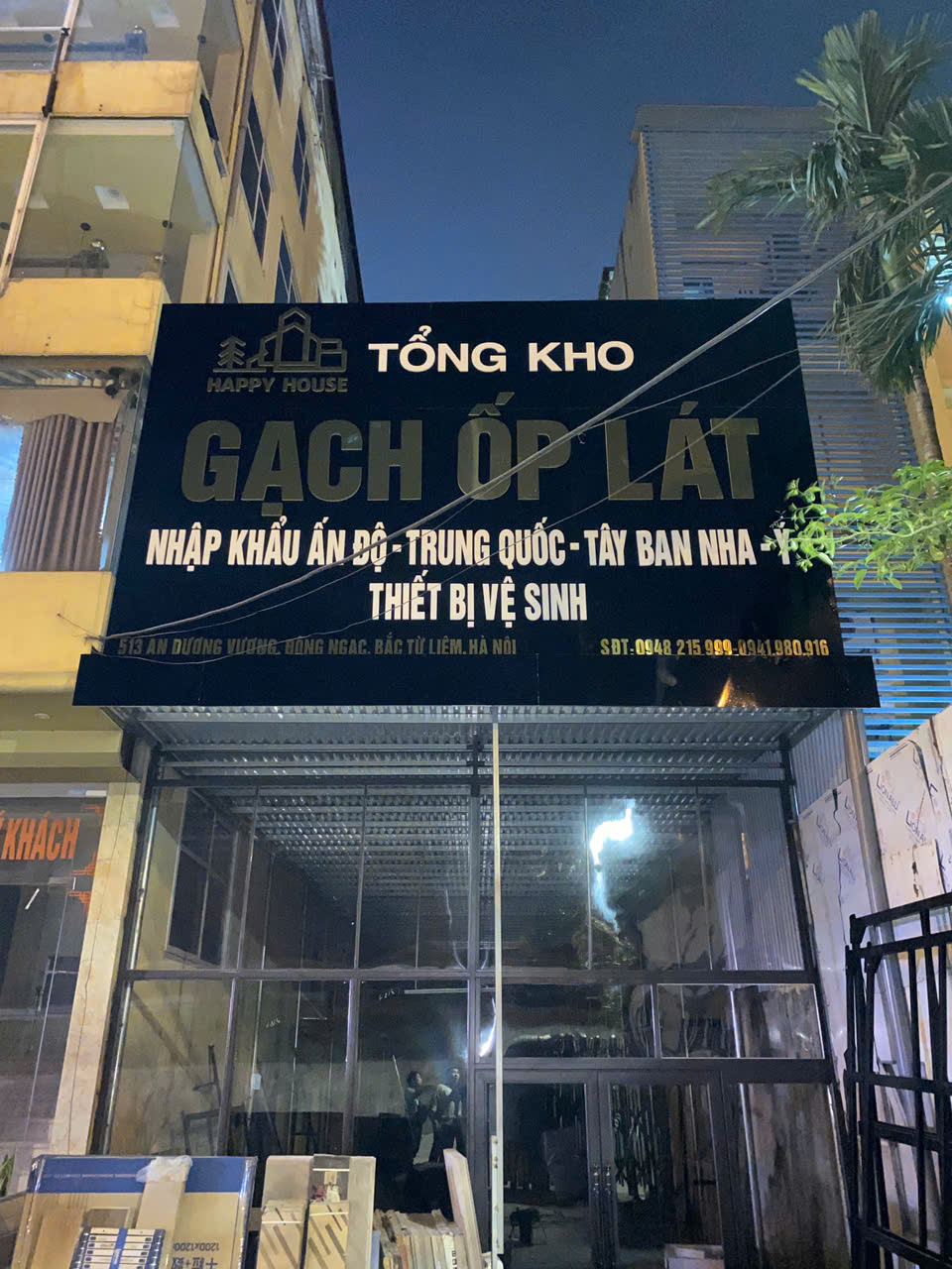 Gạch lát nền phòng khách đẹp – cao cấp – chính hãng tại showroom HappyHouse Hà Nộ 4 Chọn gạch ốp lát chính hãng HappyHouse chính là chọn sự bền vững, an toàn và yên tâm lâu dài.